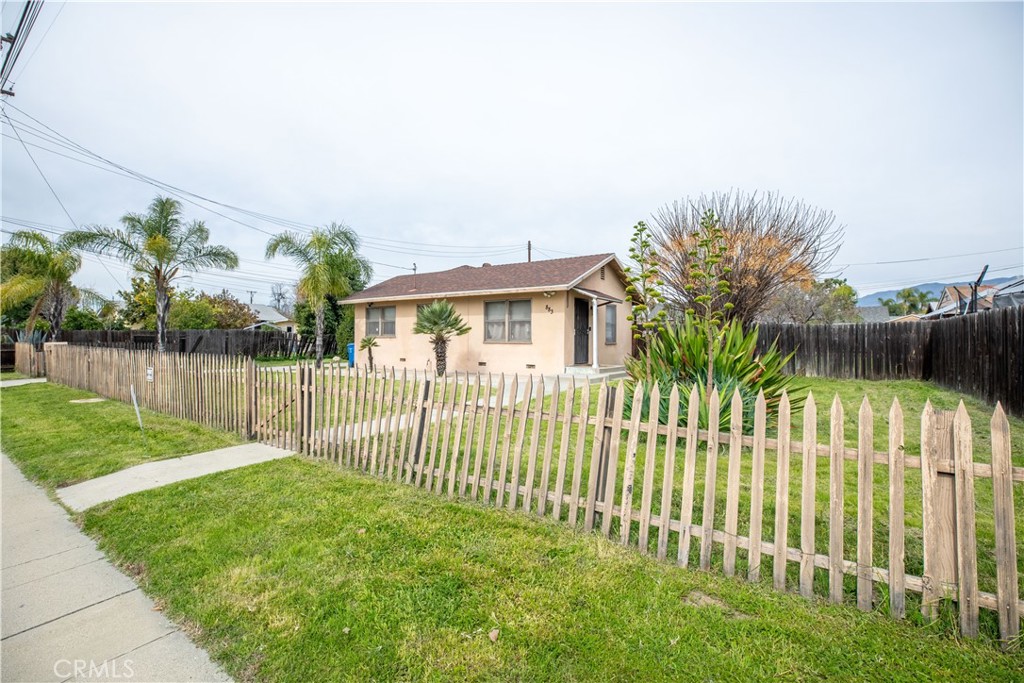 883 E Columbia Avenue