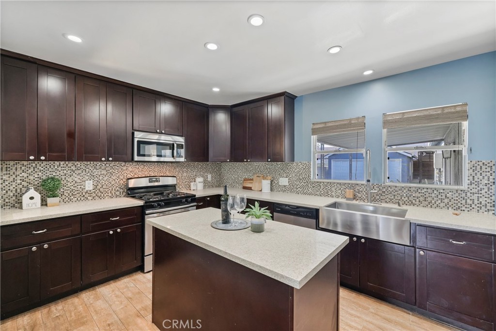 1507 S Mansfield Avenue