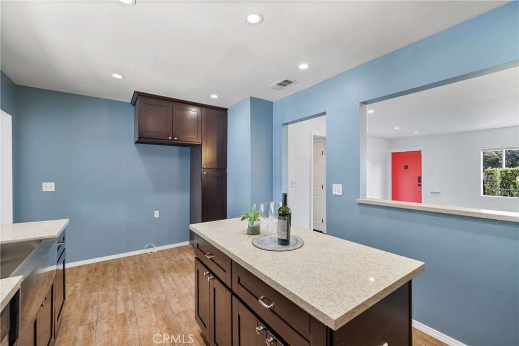 1507 S Mansfield Avenue