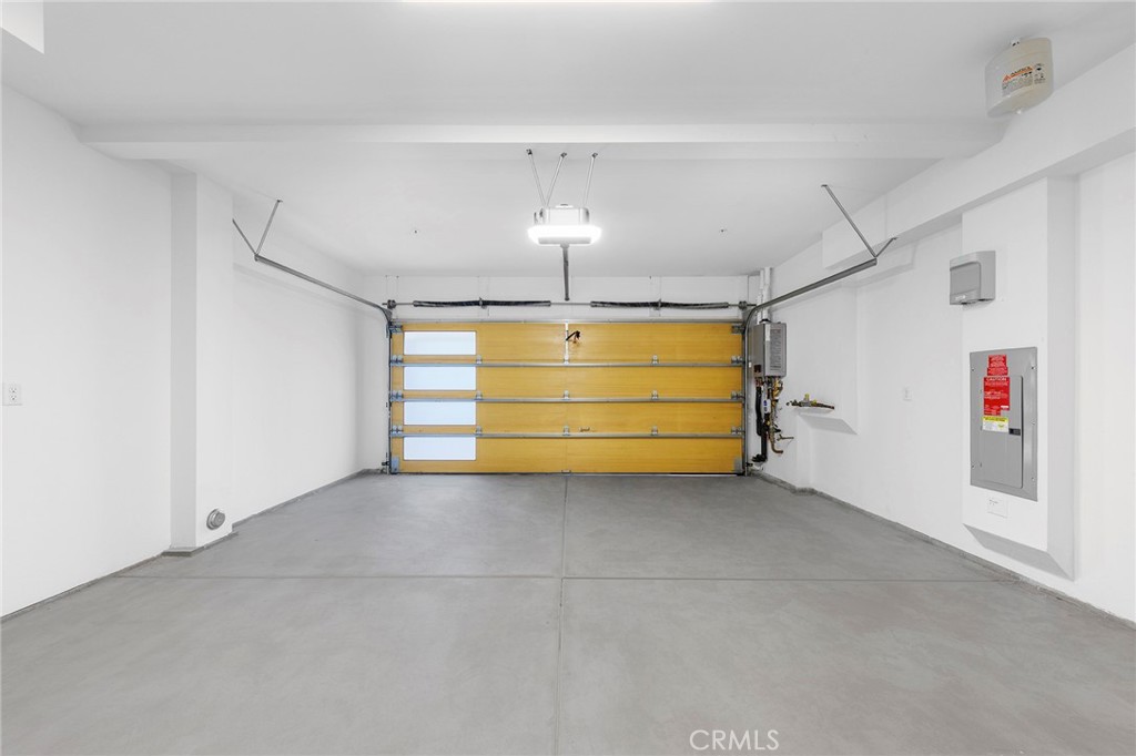 1319 W Cara