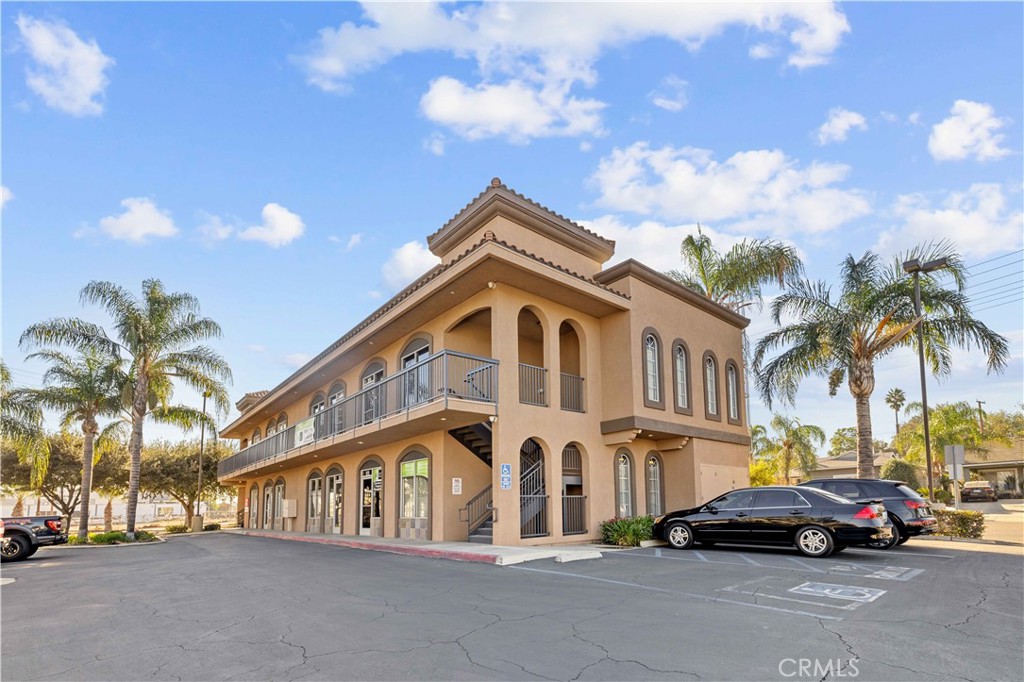 232 E Grand Boulevard