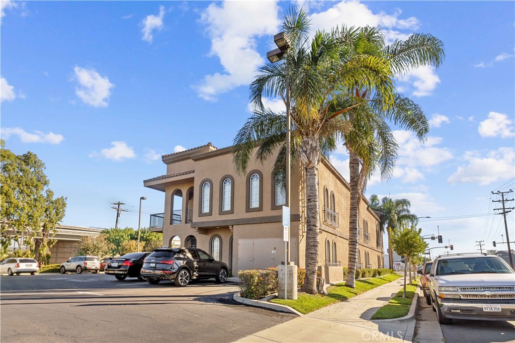 232 E Grand Boulevard