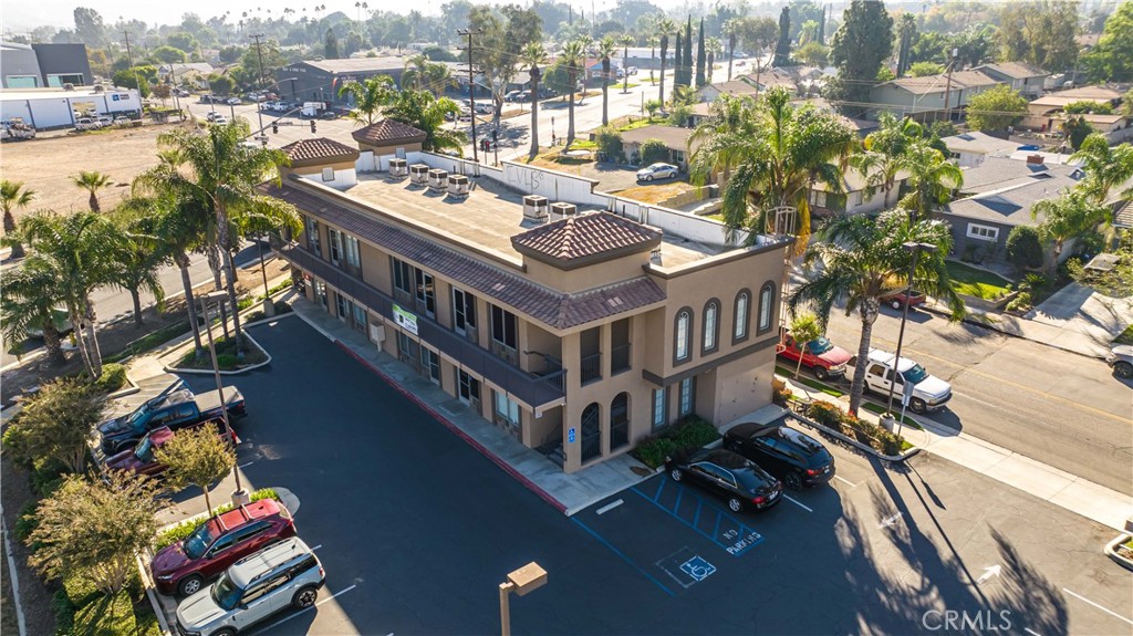 232 E Grand Boulevard