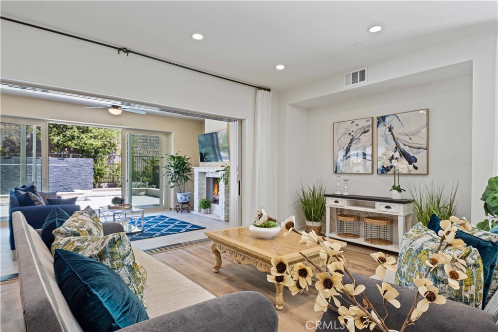 5477 Heritage Oak dr