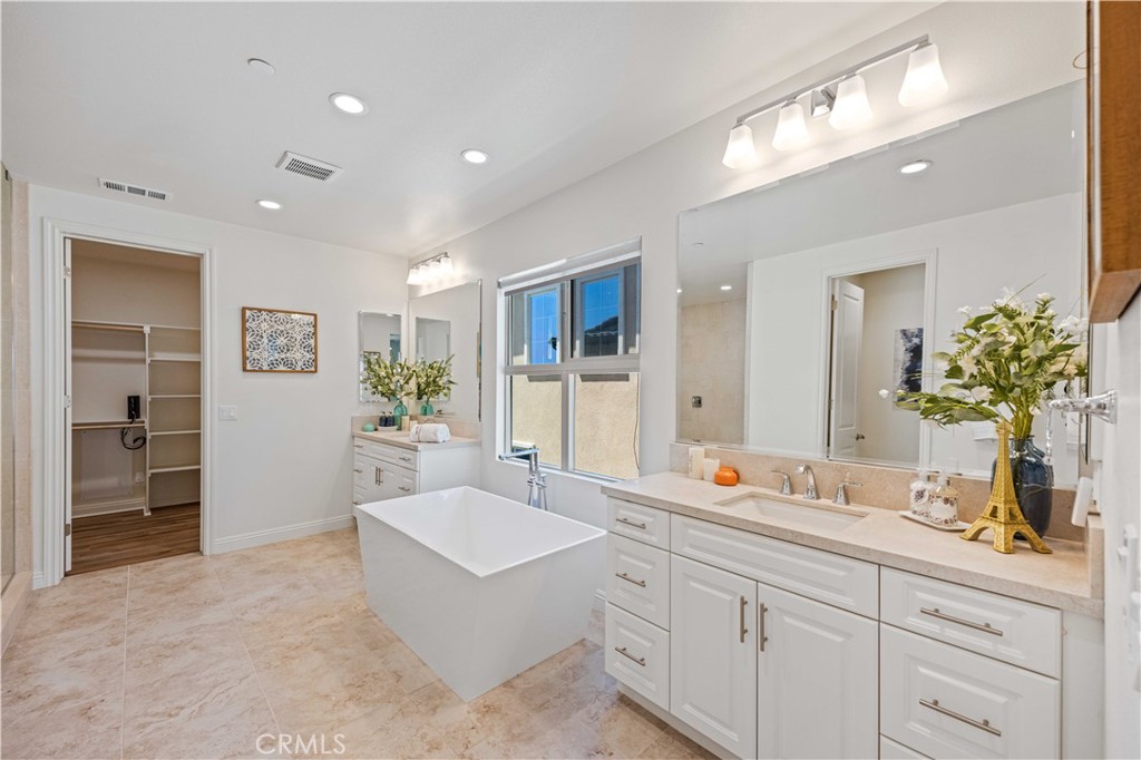 5477 Heritage Oak dr