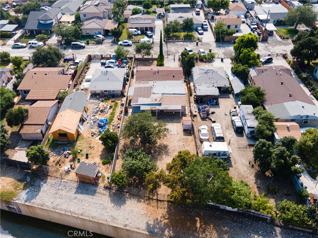 5238 N Roxburgh Avenue