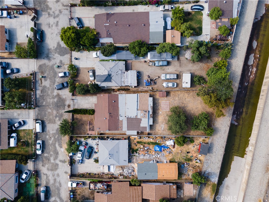 5238 N Roxburgh Avenue