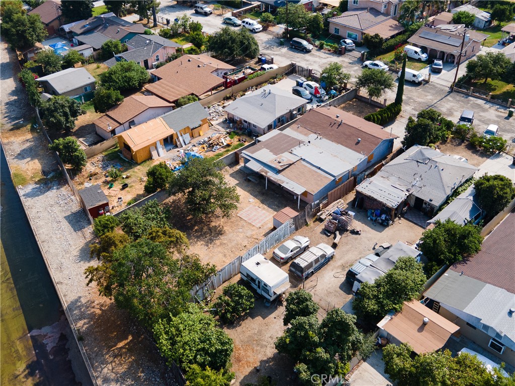 5238 N Roxburgh Avenue