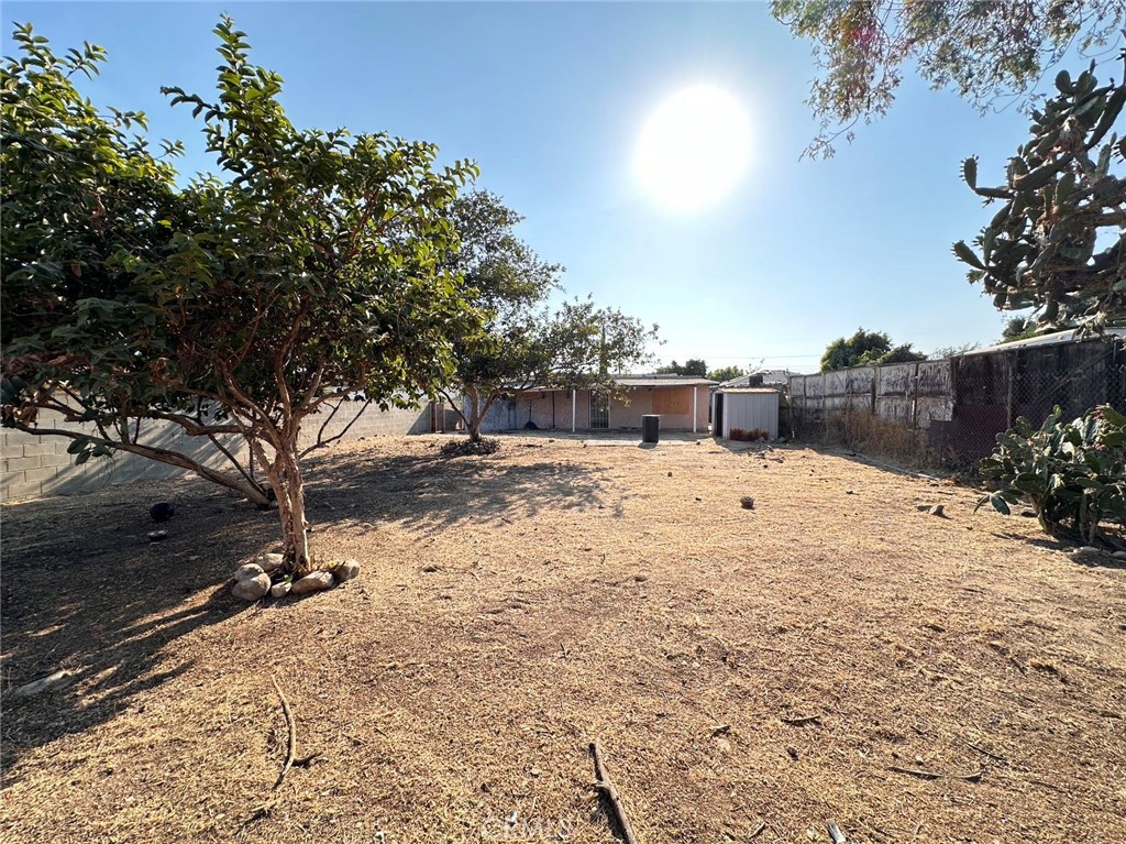 5238 N Roxburgh Avenue