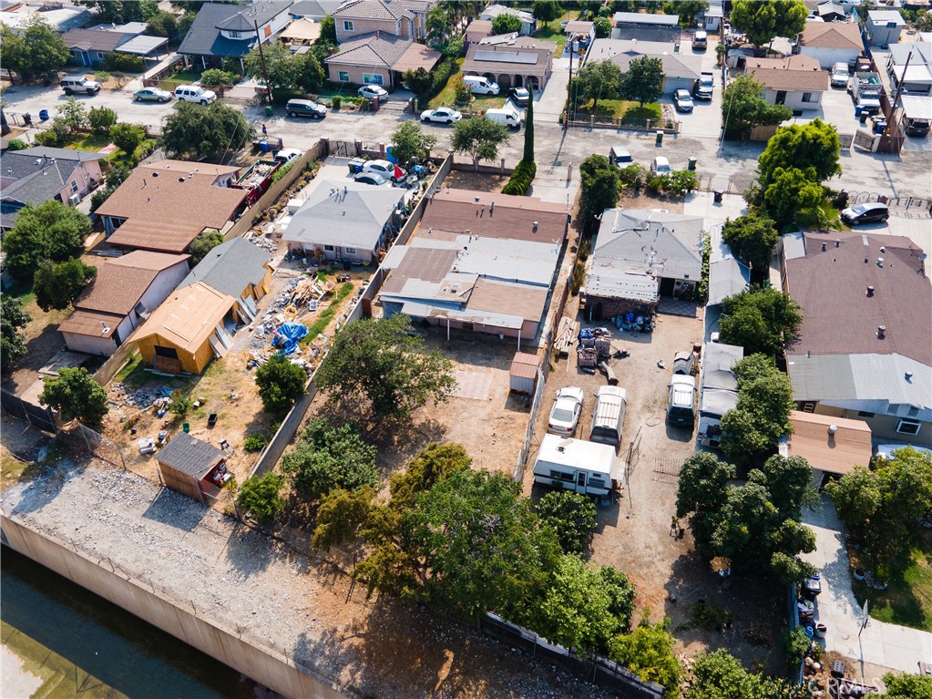 5238 N Roxburgh Avenue