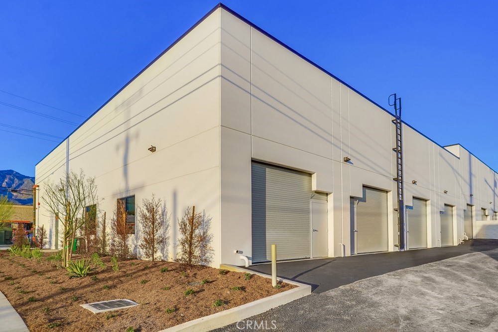 250 W CHESTNUT Avenue