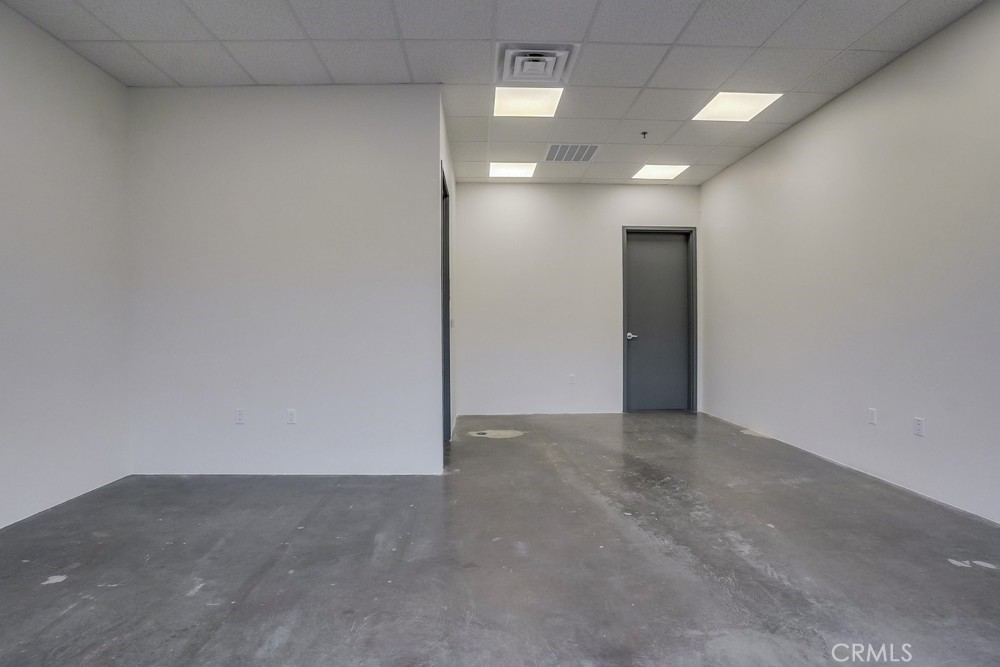 250 W CHESTNUT Avenue