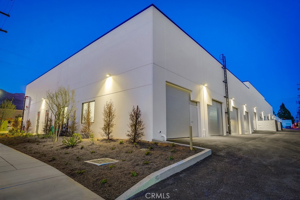250 W CHESTNUT Avenue
