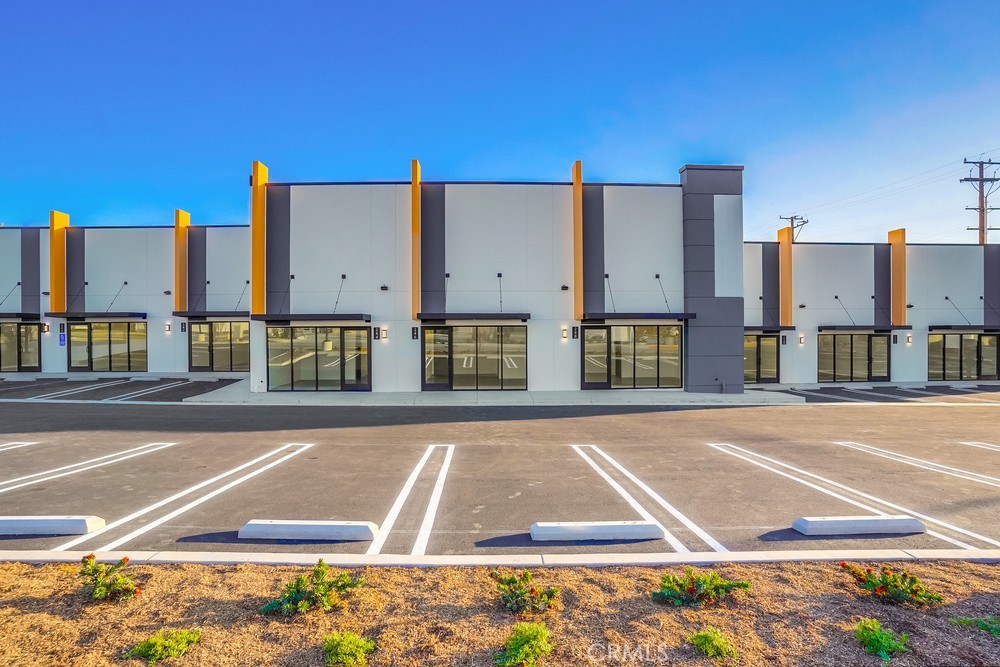 250 W CHESTNUT Avenue
