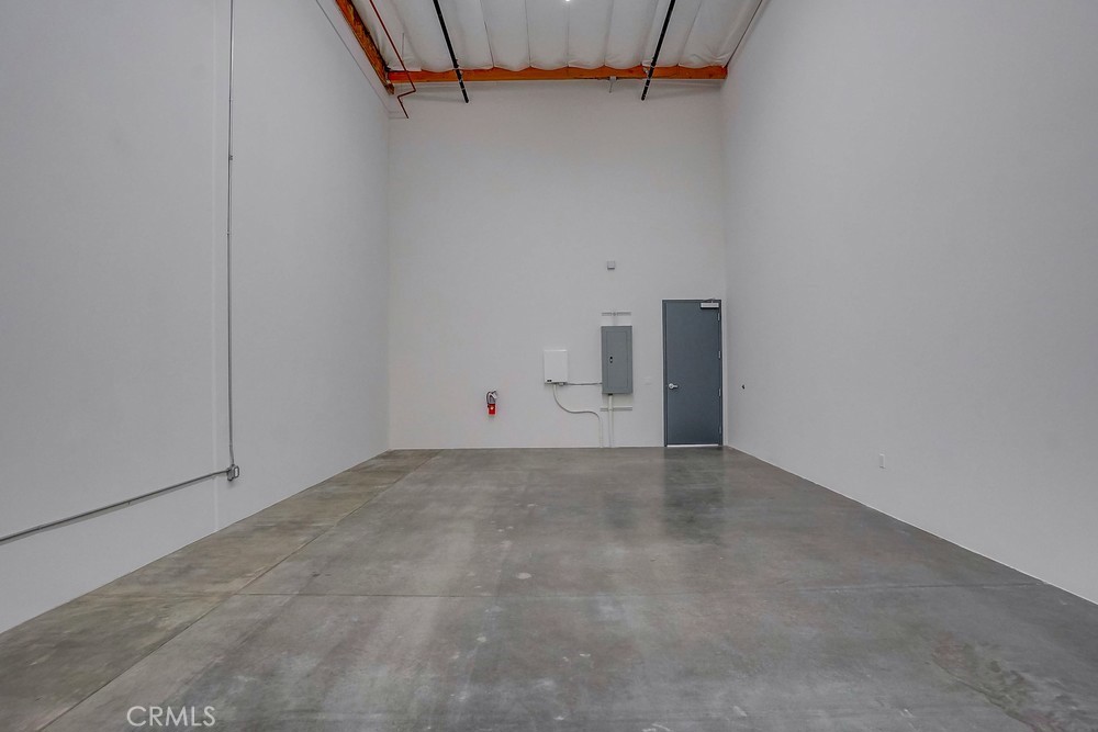 250 W CHESTNUT Avenue