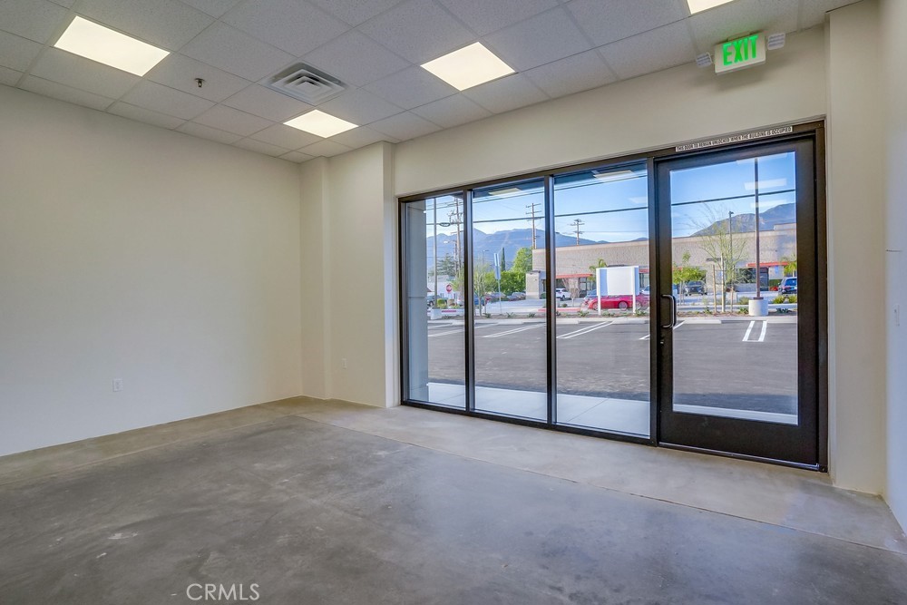 250 W CHESTNUT Avenue