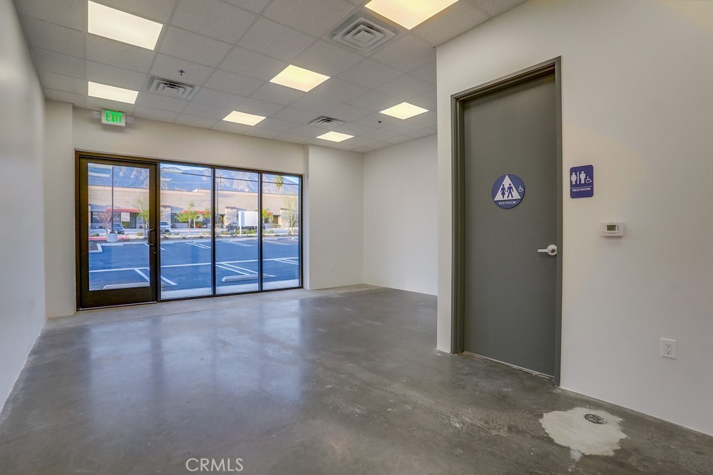 250 W CHESTNUT Avenue