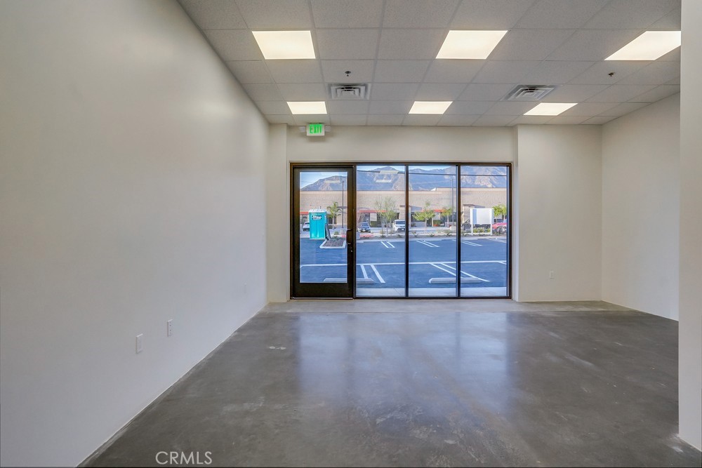 250 W CHESTNUT Avenue