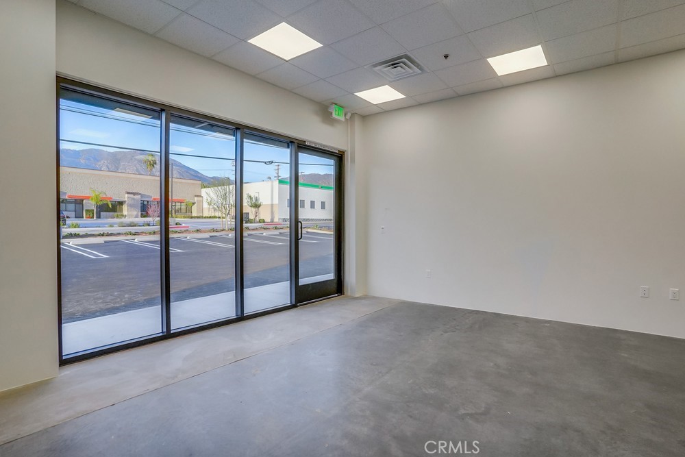 250 W CHESTNUT Avenue