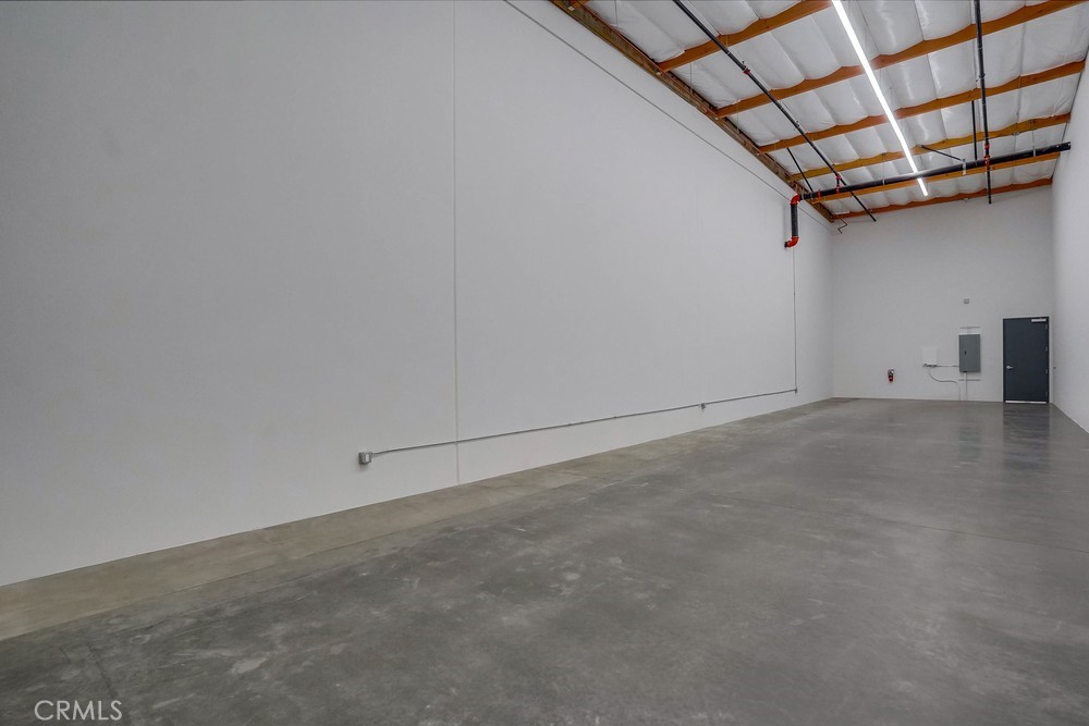 250 W CHESTNUT Avenue