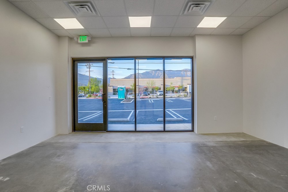 250 W CHESTNUT Avenue