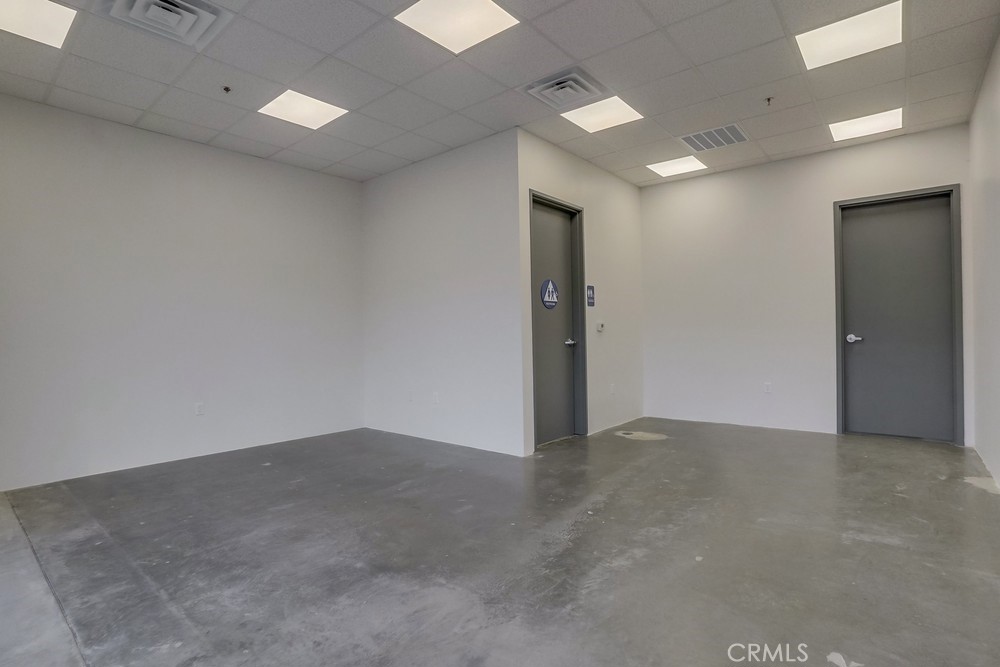 250 W CHESTNUT Avenue