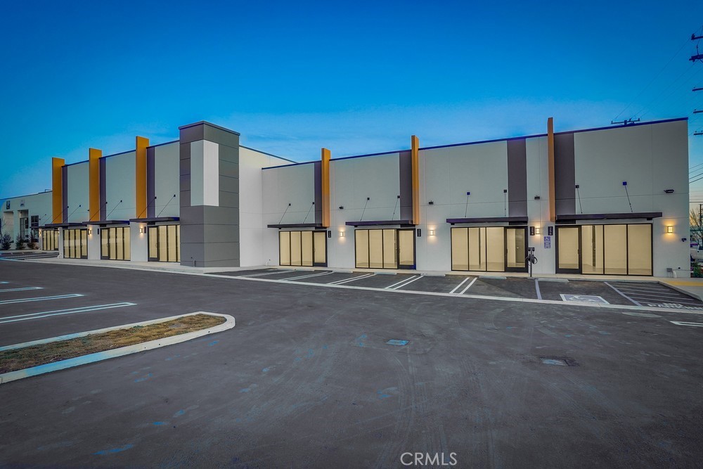 250 W CHESTNUT Avenue