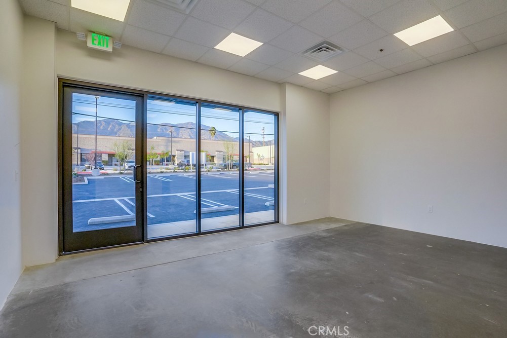 250 W CHESTNUT Avenue