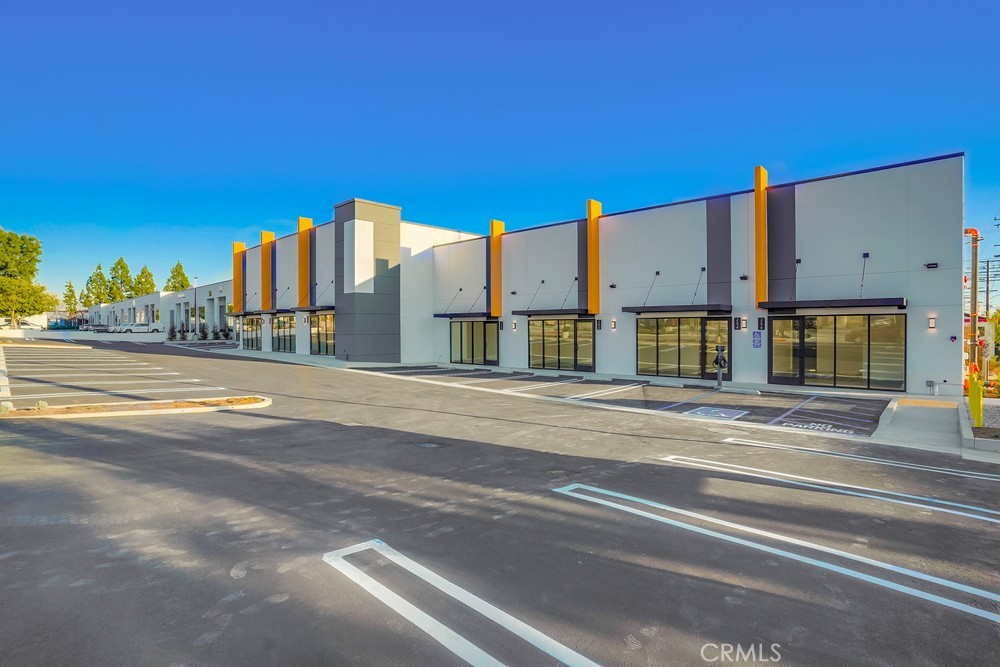 250 W CHESTNUT Avenue