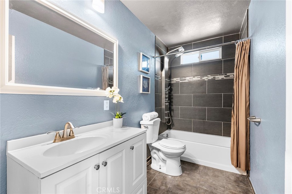 17049 Northam Street