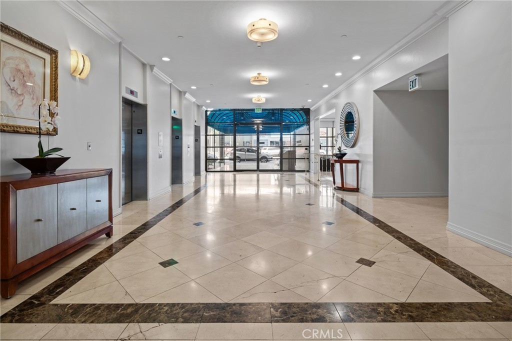 600 W 9th Street 209