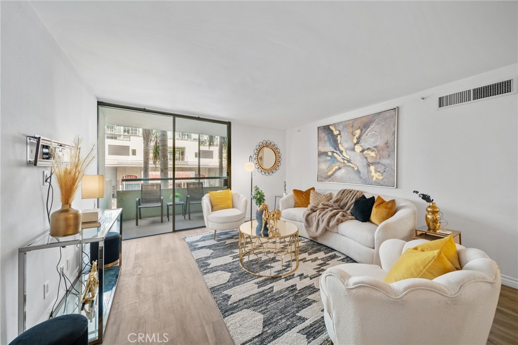 600 W 9th Street 209