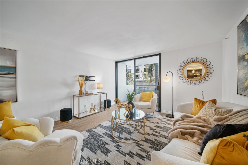 600 W 9th Street 209