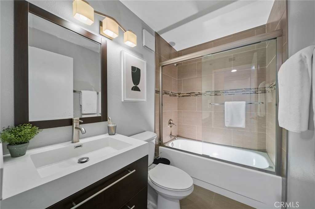 600 W 9th Street 209