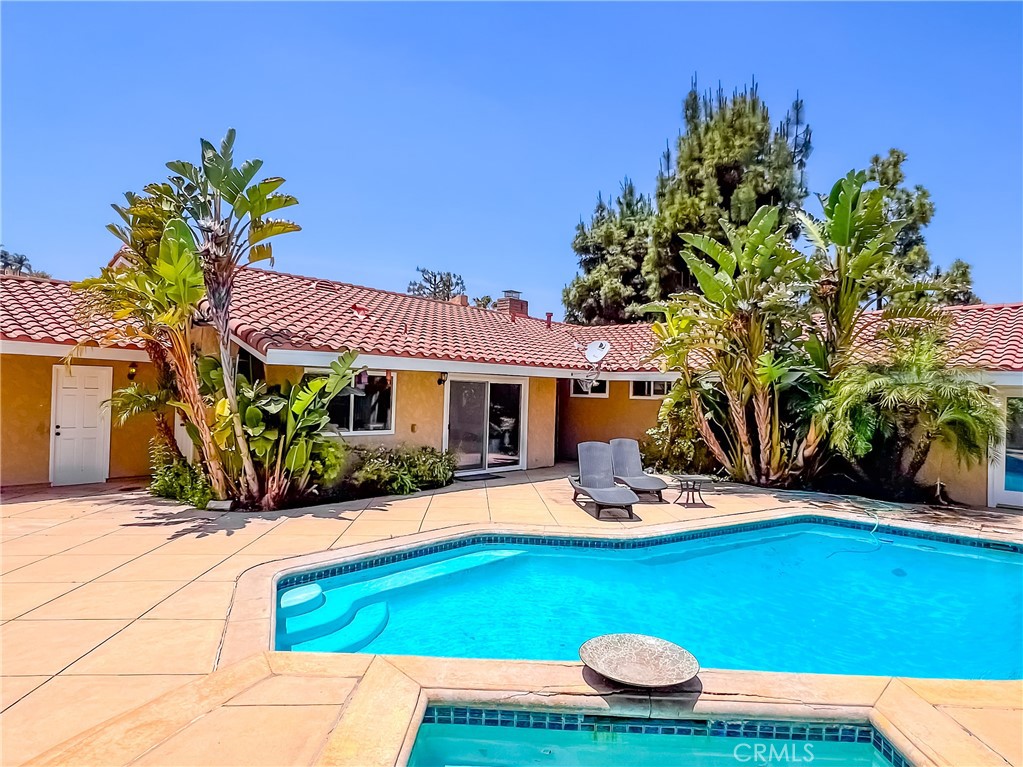 1506 S Fairway Knolls Road