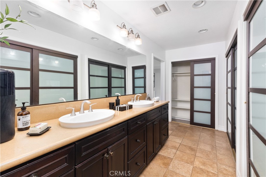 1506 S Fairway Knolls Road