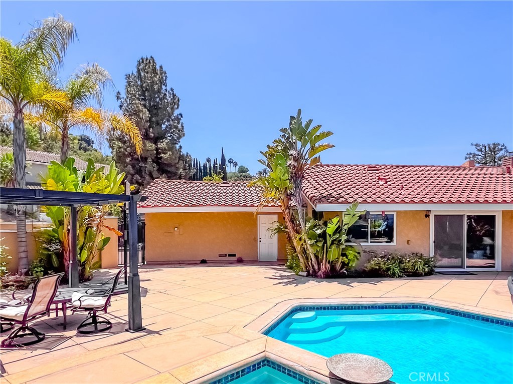 1506 S Fairway Knolls Road