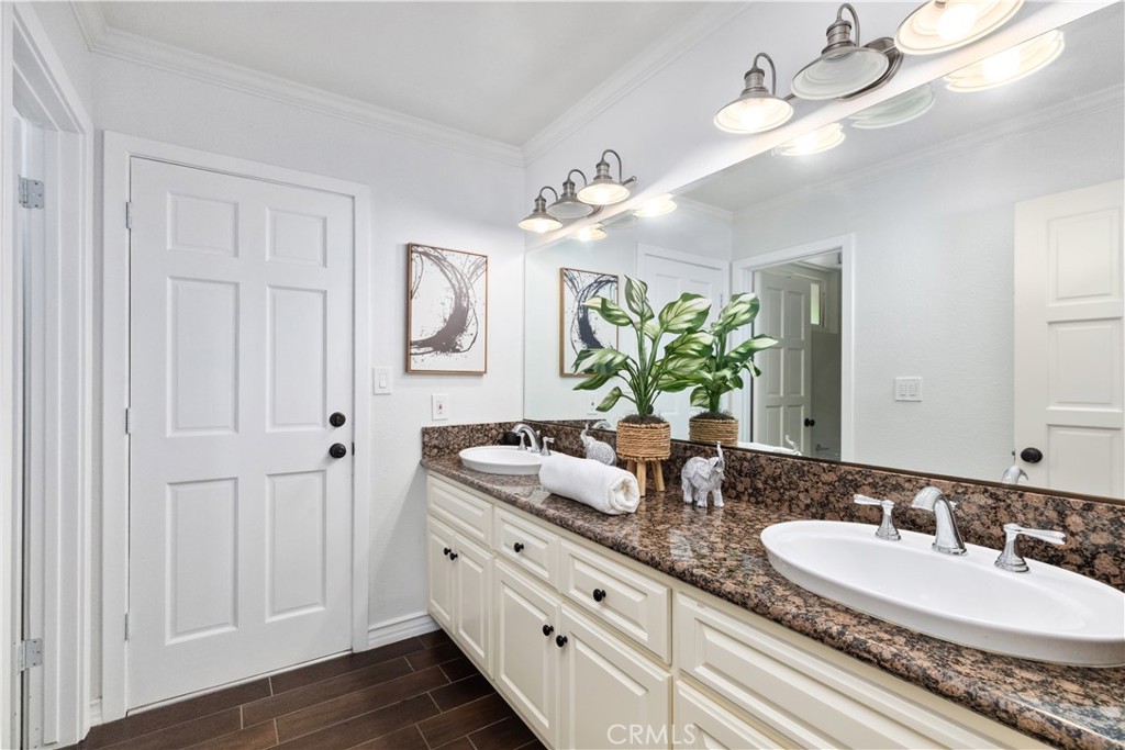 1506 S Fairway Knolls Road