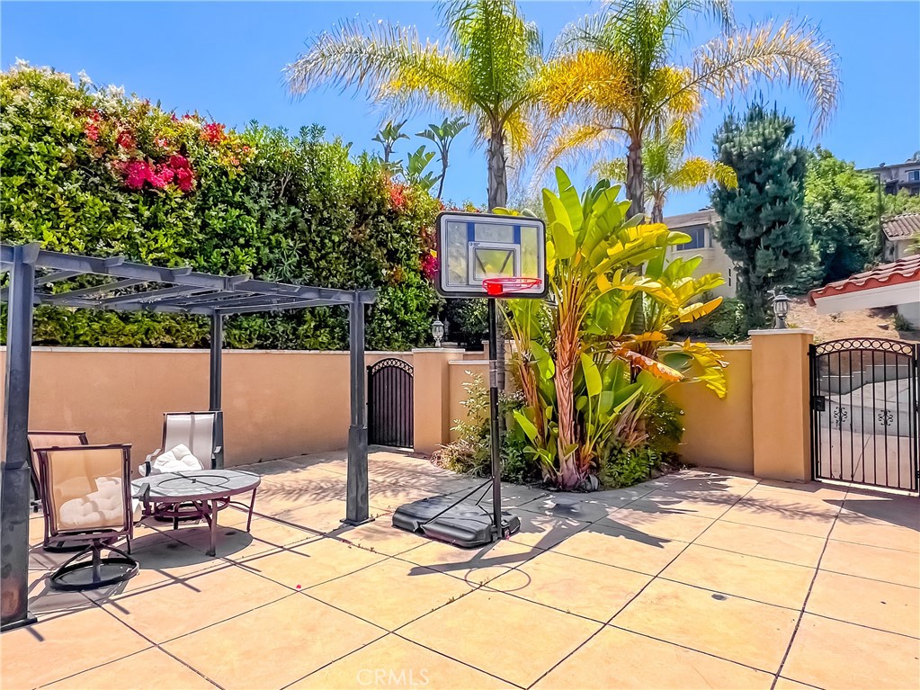 1506 S Fairway Knolls Road