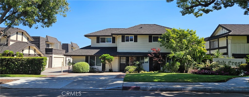 1136 Arcadia Avenue E