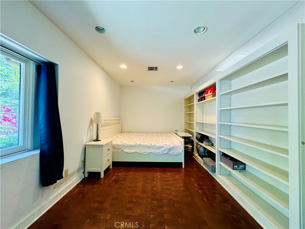 1777 La Cresta Drive