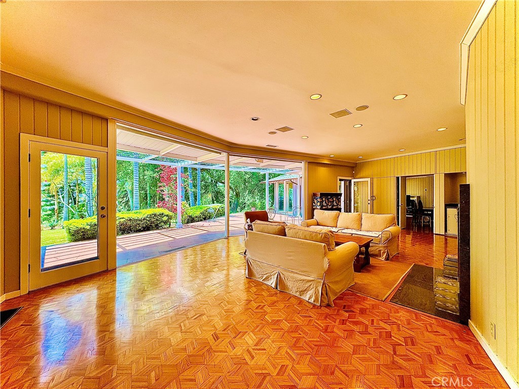 1777 La Cresta Drive