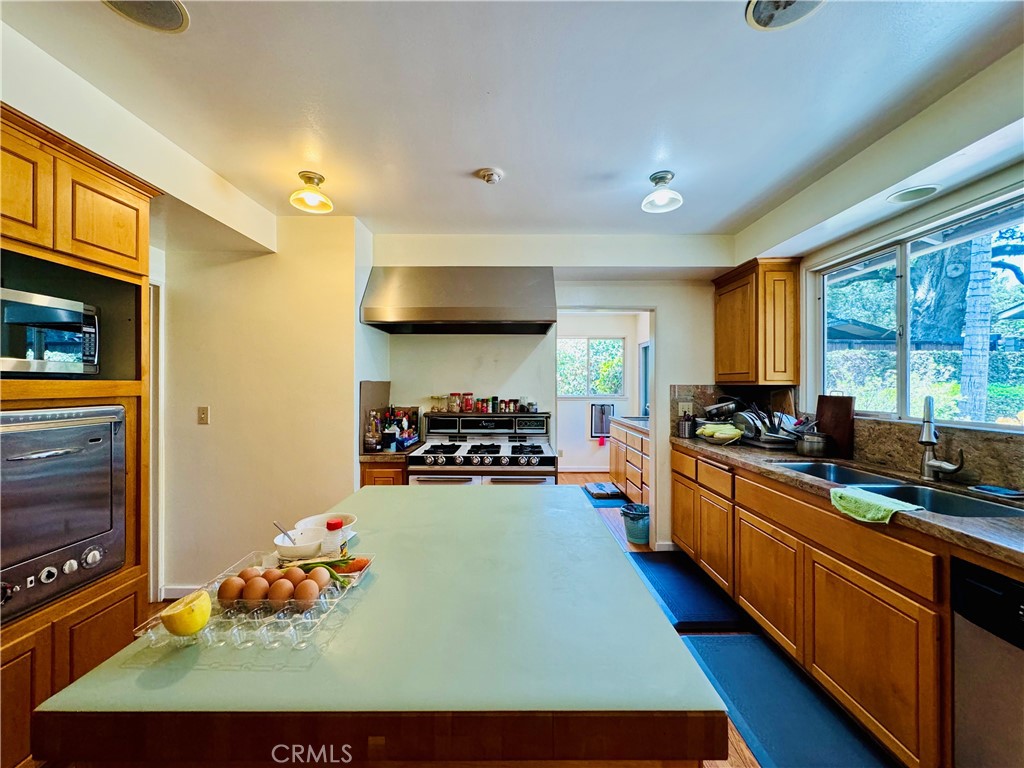 1777 La Cresta Drive