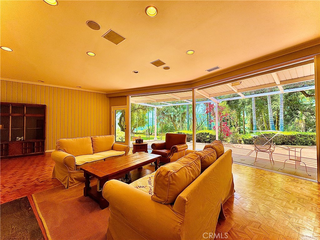 1777 La Cresta Drive