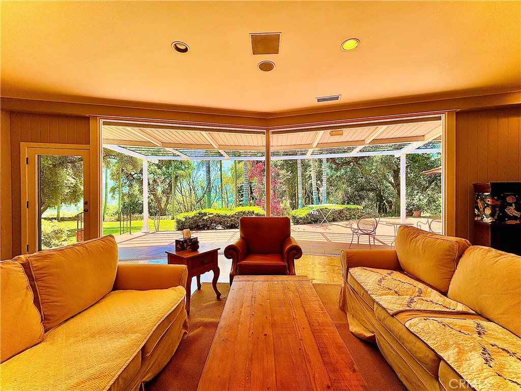 1777 La Cresta Drive