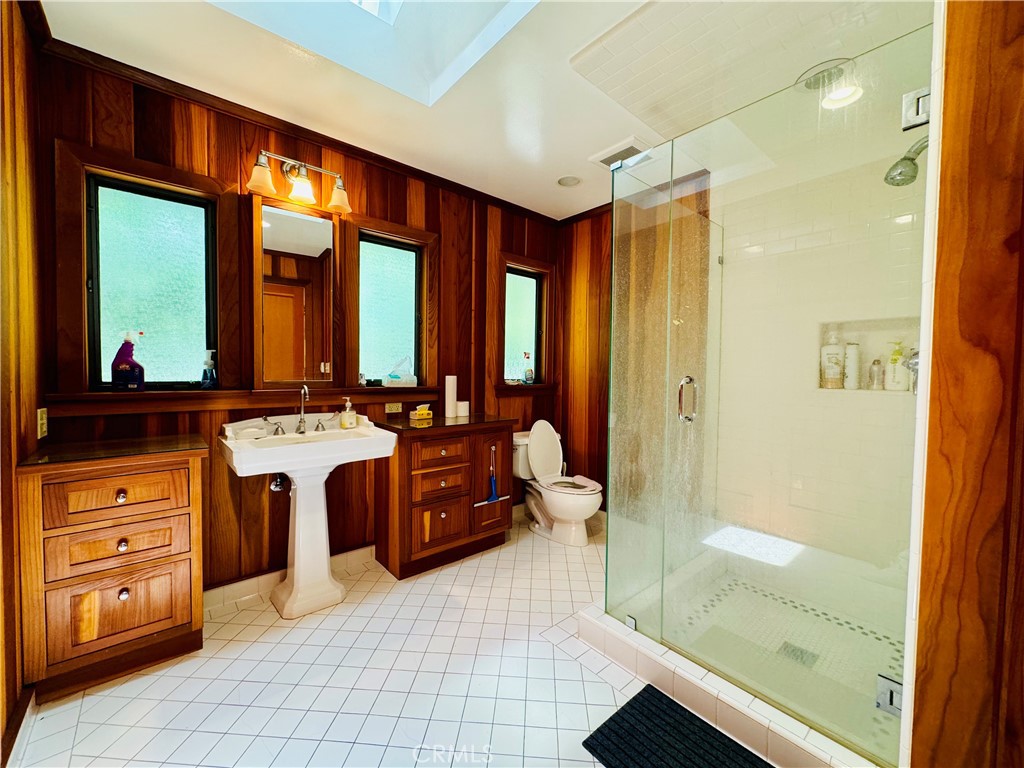 1777 La Cresta Drive