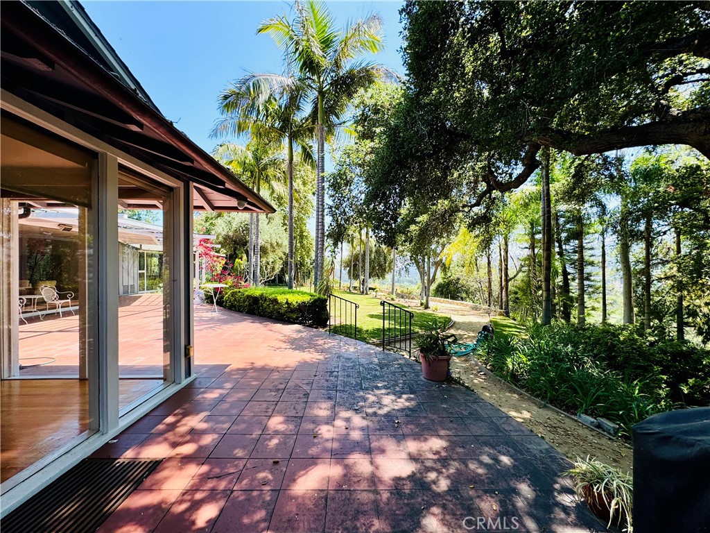 1777 La Cresta Drive