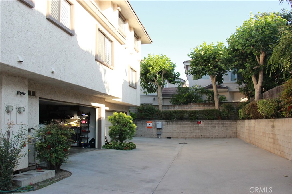 848 W Huntington Drive 21