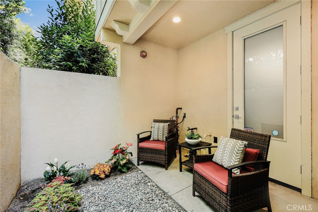 22 E Colorado Boulevard C