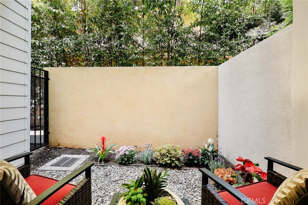 22 E Colorado Boulevard C